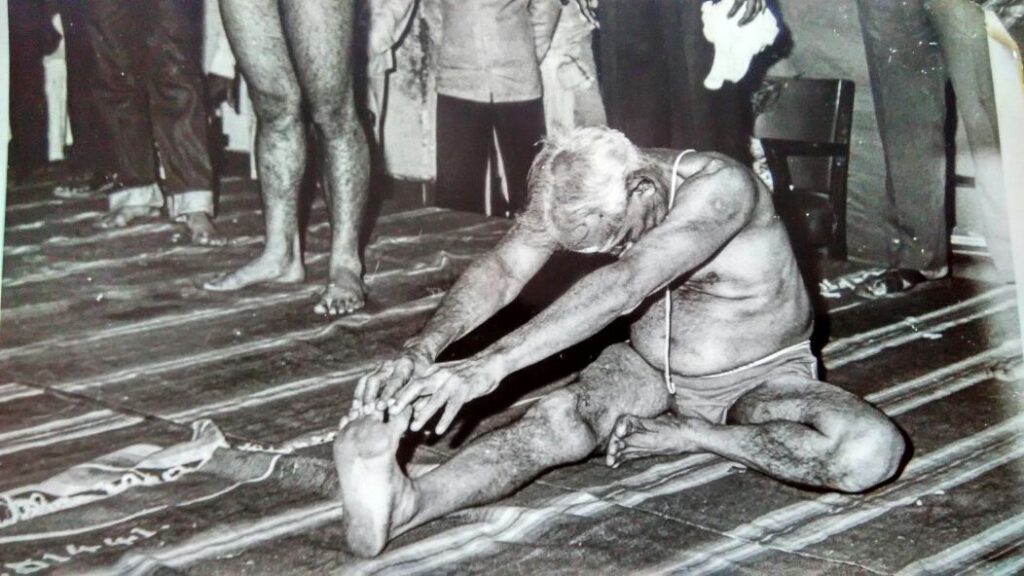 How āsanas help achieve better health and well-being - Image 2: Fitness with āsanas