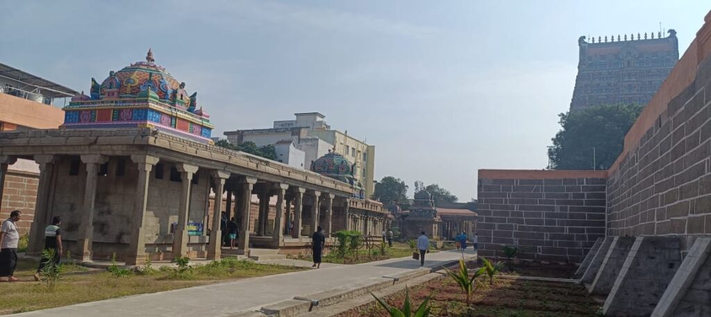 The fascinating 8 square grid foundation of Hindu Temple Layout